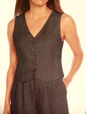 Express Woman’s XS Sleeveless V-Neck  Button Front Vest in Black NWT, $78 MSRP